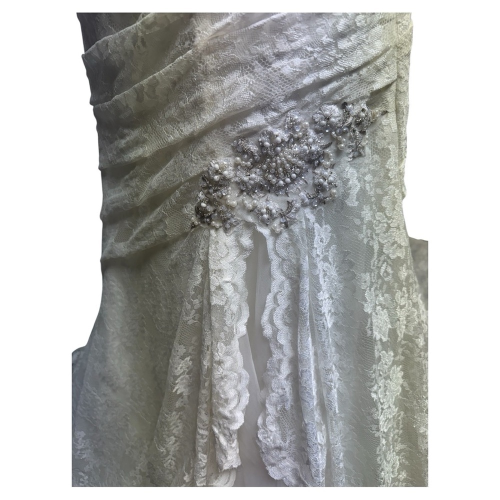 Elegant Ivory Lace Strapless Wedding Gown Size 14 - Picture 5 of 12